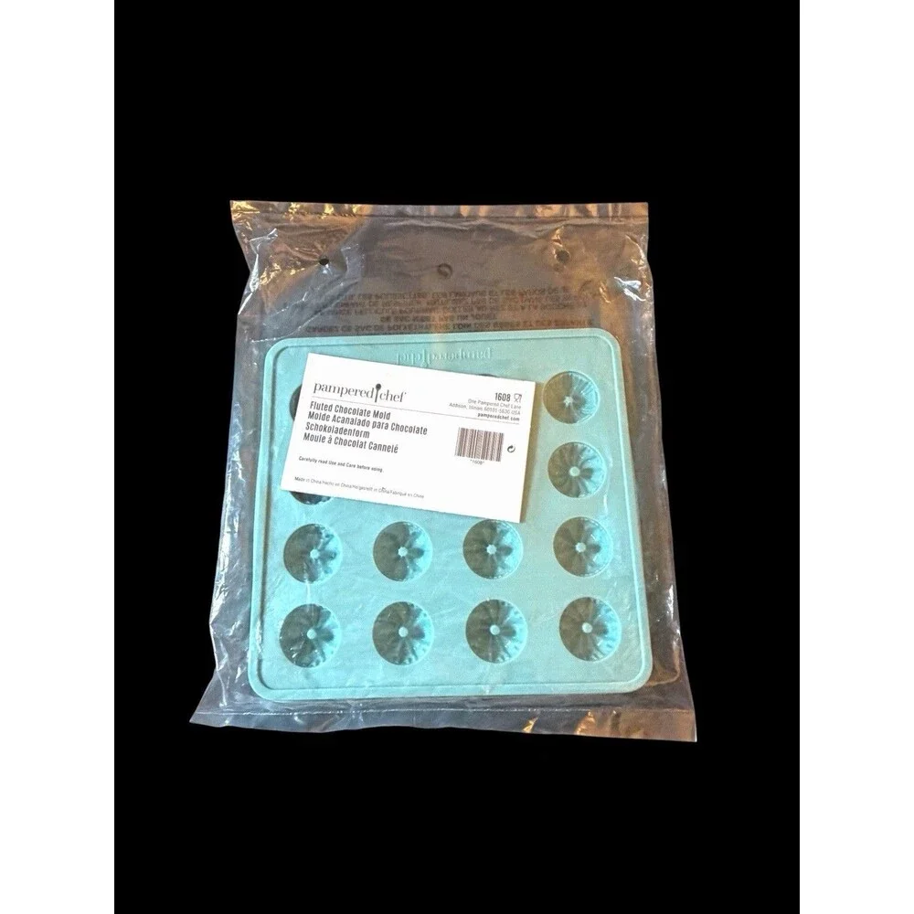 Pampered Chef Fluted Chocolate Mold 16 Pc 1